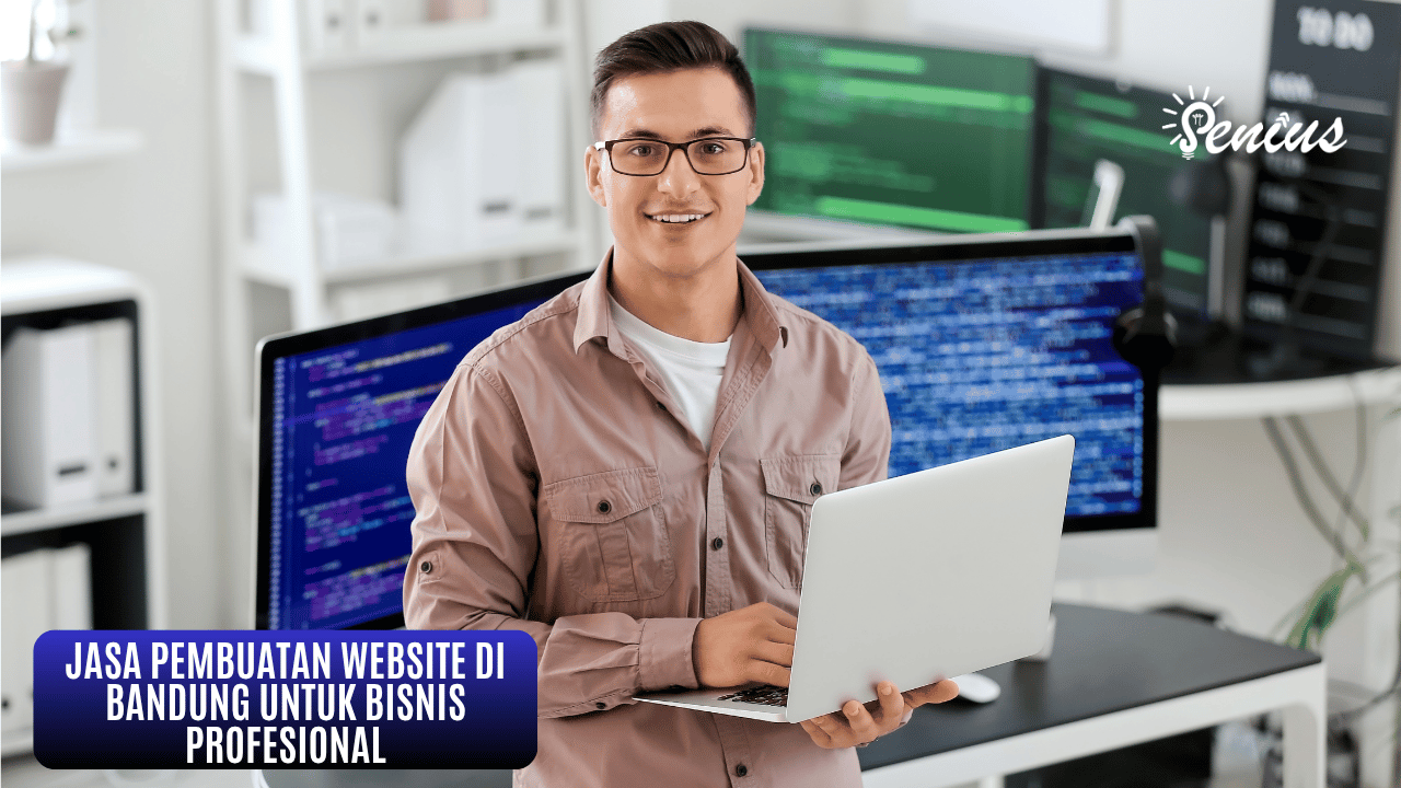 Pria profesional memegang laptop di depan layar komputer, ilustrasi jasa pembuatan website di Bandung untuk bisnis profesional