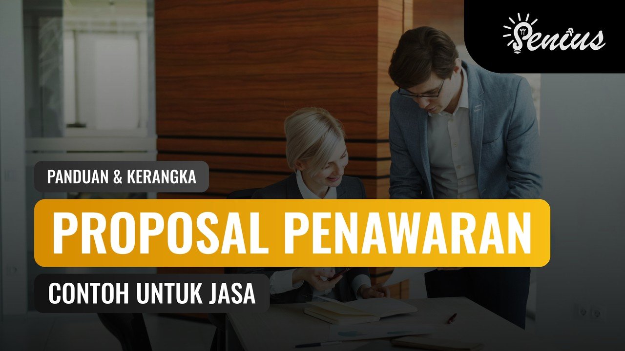 Dua rekan kerja membahas dokumen contoh proposal penawaran jasa di meja kantor